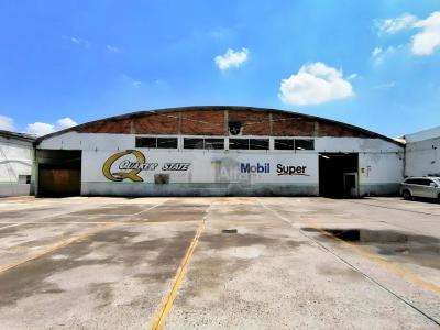 Bodega o local comercial en RENTA céntrica con DOS FRENTES en Prol. Corregidora Sur, Querétaro., 2500 mt2