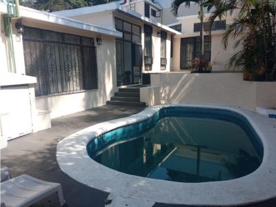 Renta de Casa Sola en La Colonia Tlaltenango, 5 recamaras
