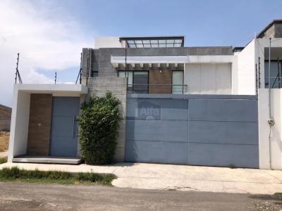 Renta de Casa en Metepec, casa ubicada en San Sebastian por el colegio Cumbres, 300 mt2, 3 recamaras