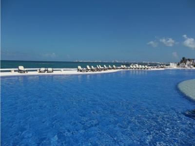 Espectacular apartamento con vistas al mar caribe de Cancun, 122 mt2, 2 recamaras