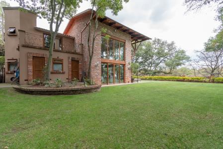 Casa en Hacienda de Valle Escondido, amplio terreno plano., 720 mt2, 4 recamaras