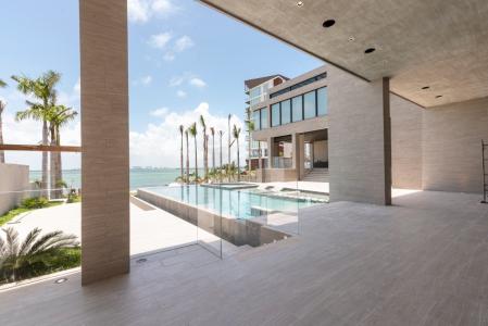 EXCLUSIVA !!   Casa  a la venta  en  Laguna Nichupté Cancun (YR), 3100 mt2, 8 recamaras