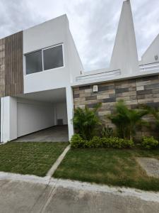 Casa en venta Real de Palmas. Modelo AMBAR , 147 mt2, 3 recamaras