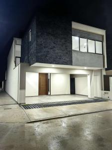 Casa en venta en Zona Country Modelo CORA, 176 mt2, 3 recamaras