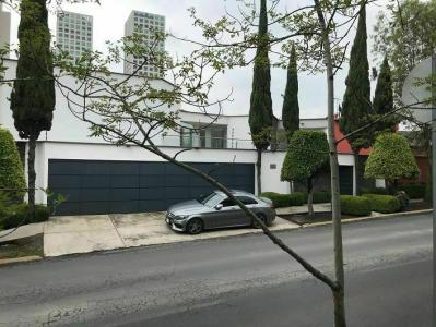 Casa en Venta en Bosques de Las Lomas, 700 mt2, 4 recamaras