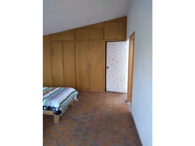 En venta Casa sola con Alberca en Tulipanes cuernavaca, 330 mt2, 5 recamaras