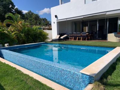 Casa en Venta semi-amueblada Lagos del Sol, Cancún Quintana Roo, Zona aeropuerto, 800 mt2, 4 recamaras