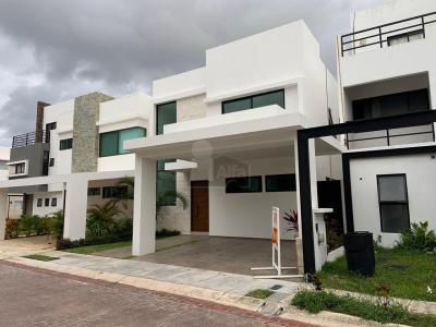 Casa en Venta en Residencial AQUA, 3 recamaras, 1 cuarto servicio y Alberca, Cancún Quintana Roo , 220 mt2, 3 recamaras