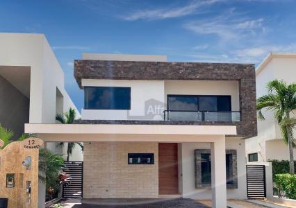 Casa en Venta en Lagos del Sol Residencial 4 recs y 4.5 baños, Cancún, Quintana Roo , 345 mt2, 4 recamaras