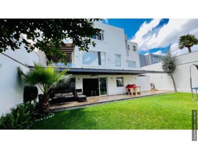 Casa remodelada en venta en Bosques de la Herradura con vigilancia , 545 mt2, 3 recamaras