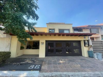 VENDO HERMOSA CASA CON DOBLE SEGURIDAD Y JARDIN PRIVADO, 390 mt2, 3 recamaras