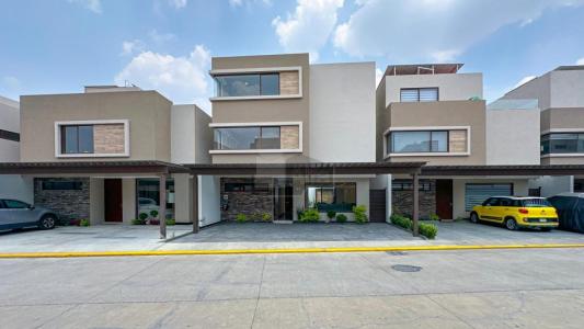 Casa nueva en Metepec con 5 habitaciones y Roof Garden, 330 mt2, 5 recamaras