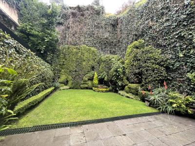 Venta de Casa en Las Lomas en Cerrada, 623 mt2, 3 recamaras