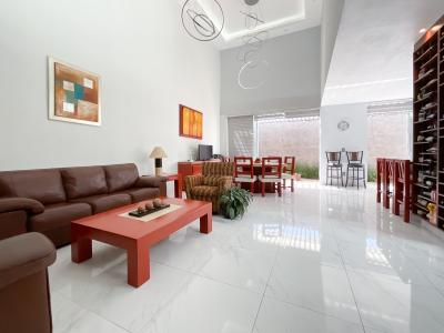 Casa en Venta en Coto 20, Valle Imperial, Zapopan – Lujo y Seguridad, 235 mt2, 4 recamaras