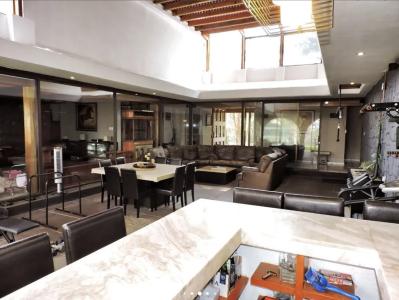 ¡Preciosa y enorme casa en venta en Lomas de la Herradura! Precio por debajo de avalúo, 520 mt2, 3 recamaras