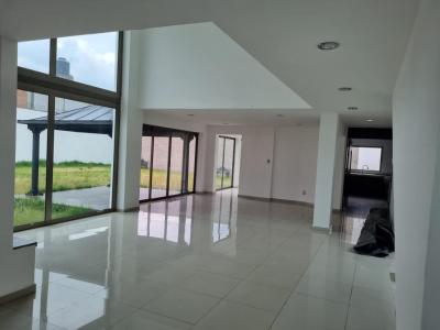 Casa en Venta 4 recamaras en Metepec, 427 mt2, 4 recamaras