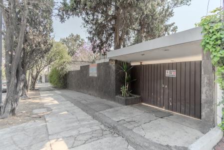 Casa en venta en Lomas Altas 4 recámaras de 596, 596 mt2, 4 recamaras