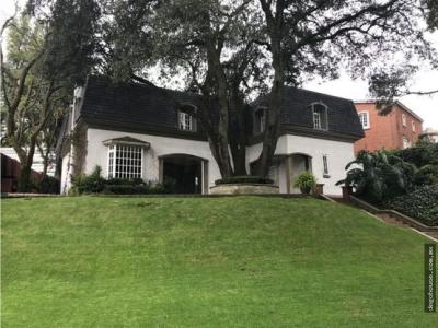 Casa en venta  en Bosques de las Lomas con amplio terreno, 380 mt2, 4 recamaras