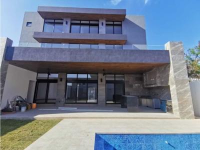 Casa en Venta preventa en La Joya Residencial en Monterrey, 720 mt2, 3 recamaras