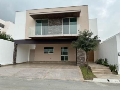 Casa en Venta en Laderas Residencial Equipada en Monterrey, 374 mt2, 4 recamaras