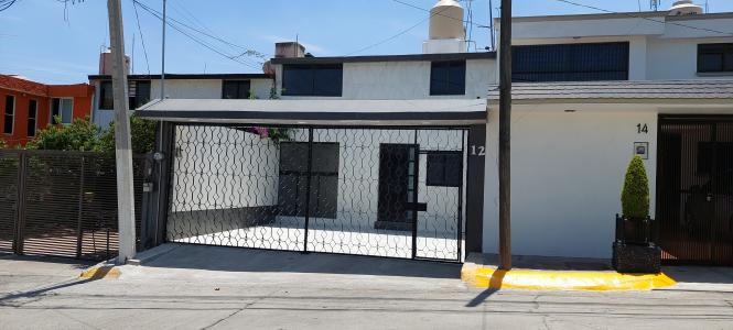 Casa en venta en Ciudad Satélite, Naucalpan recién remodelada en circuito con acceso controlado, 122 mt2, 3 recamaras