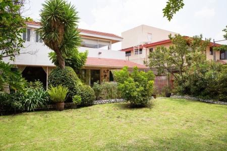 CASA EN VENTA EN SATÉLITE CON GRAN JARDÍN, 514 mt2, 3 recamaras