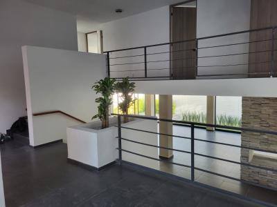 Casa en venta en Ciudad Satélite completamente remodelada, 286 mt2, 3 recamaras