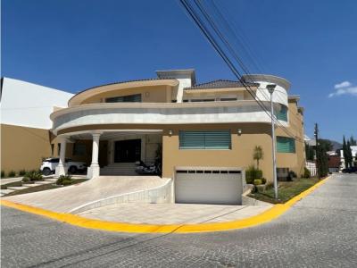 Preciosa y lujosa residencia en Venta, Fracc Santa Elena, Pachuca, 1100 mt2, 5 recamaras