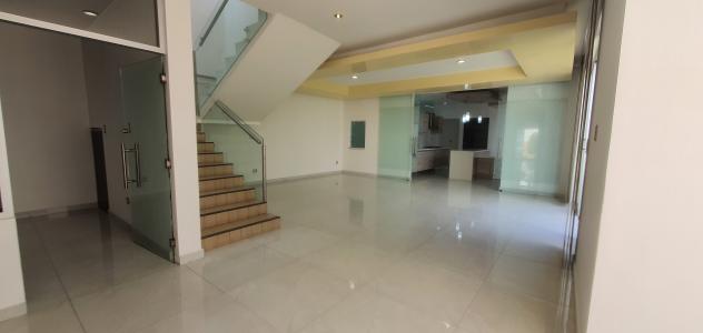 Casa en Venta en Jardines de Zavaleta lateral de la recta cholula, Puebla, 468 mt2, 3 recamaras