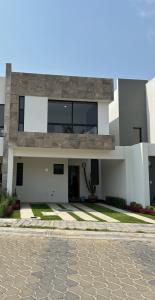 Casa en venta en Lomas de Angelópolis 3 recámaras + Jardín privado, 147 mt2, 3 recamaras