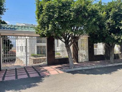 Casa sola en venta en Villas de Irapuato, Irapuato, Guanajuato, 528 mt2, 6 recamaras