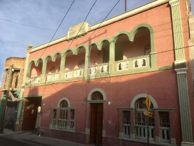 Venta de Casa en zona centro con valor histórico y diseño en arcos estilo Clasico, 867 mt2, 8 recamaras