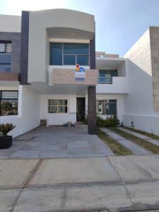 Casa en venta en Paseos de La Herradura, Pachuca, Hidalgo., 220 mt2, 6 recamaras