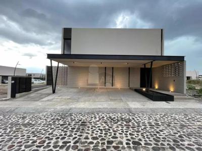 Casa Nueva en venta en Lomas del Campanario Norte Querétaro con 4 recámaras y privada con alberca, 300 mt2, 5 recamaras
