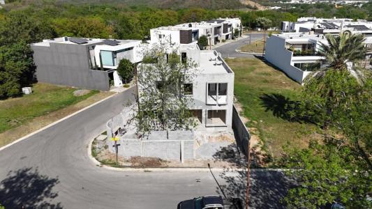 Casa en venta Los Nogales Residencial Santiago Nuevo Leon Carretera Nacional Zona Sur , 305 mt2, 4 recamaras