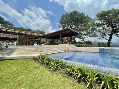 Casa en Venta en El santuario en Valle de Bravo, Avándaro, 700 mt2, 5 recamaras