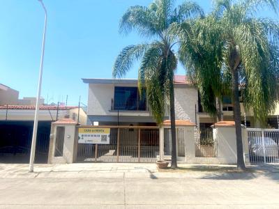 Se vende casa en Bugambilias Primera sección para remodelar, Zapopan, Jalisco., 414 mt2, 3 recamaras