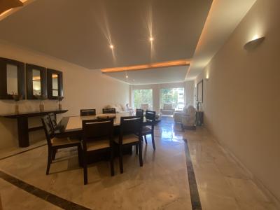 Departamento en venta en Hacienda de las Palmas piso bajo, 250 mt2, 3 recamaras