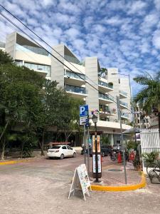 SE VENDE DEPARTAMENTO AMUEBLADO EN PLAYA DEL CARMEN  TOTALMENTE AMUEBLADO Y EQUIPADO, 121 mt2, 2 recamaras