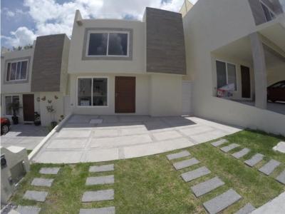 3144 Casa en venta amueblada en zibata con 4 recamaras y roof garden, 172 mt2, 4 recamaras
