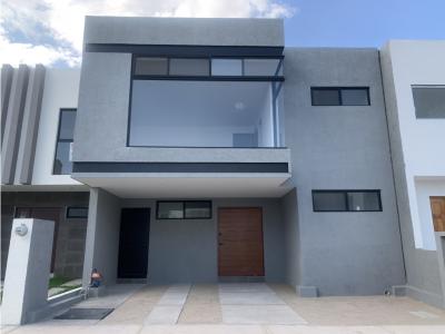 Casa en venta o renta en zona de El Mirador OFP 23 920, 220 mt2, 4 recamaras