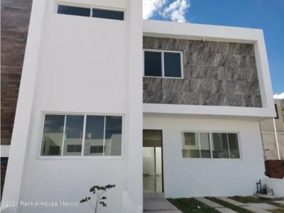 VENTA - Casa con estudio, dentro de condominio. El Mirador, 180 mt2, 4 recamaras